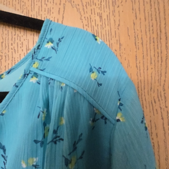 St. John's Bay 3X Blue Floral Blouse with yellow flowers - Picture 5 of 10
